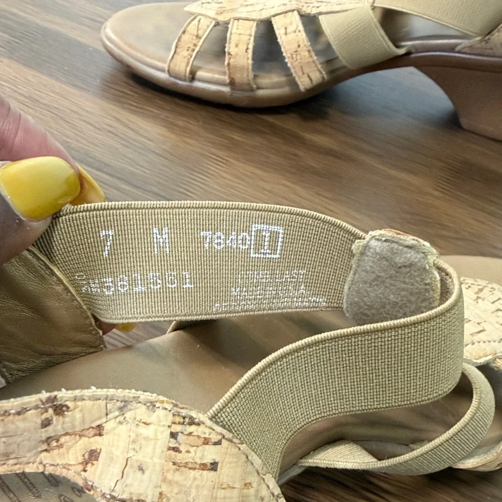 Munro American Cork Strappy Wedge Sandals Tan‎ Elastic 7M 78401